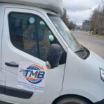 Camion transportand obiecte fragile